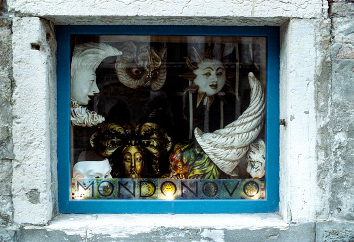 The Mondonovo mask shop