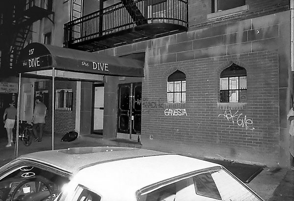 Manhattan The Dive exterior