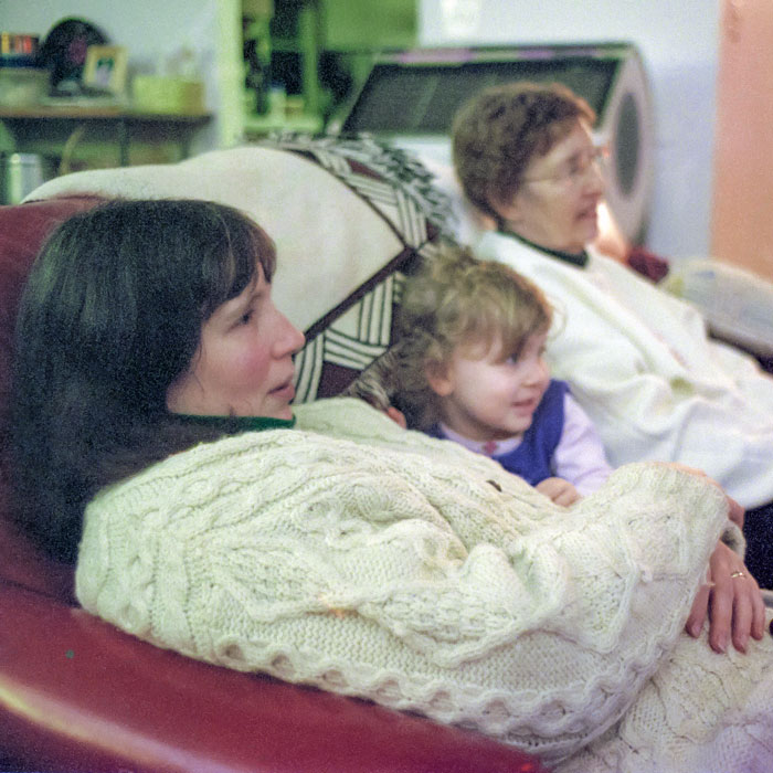 Mom kid grandma