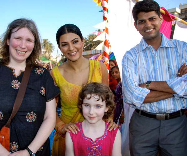 Sushmita Sen with H on the set of Ram Gopal Varma Ki Aag